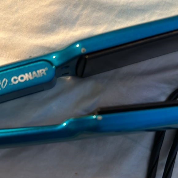 Con air flat iron rectangular shape used works - Picture 2 of 9